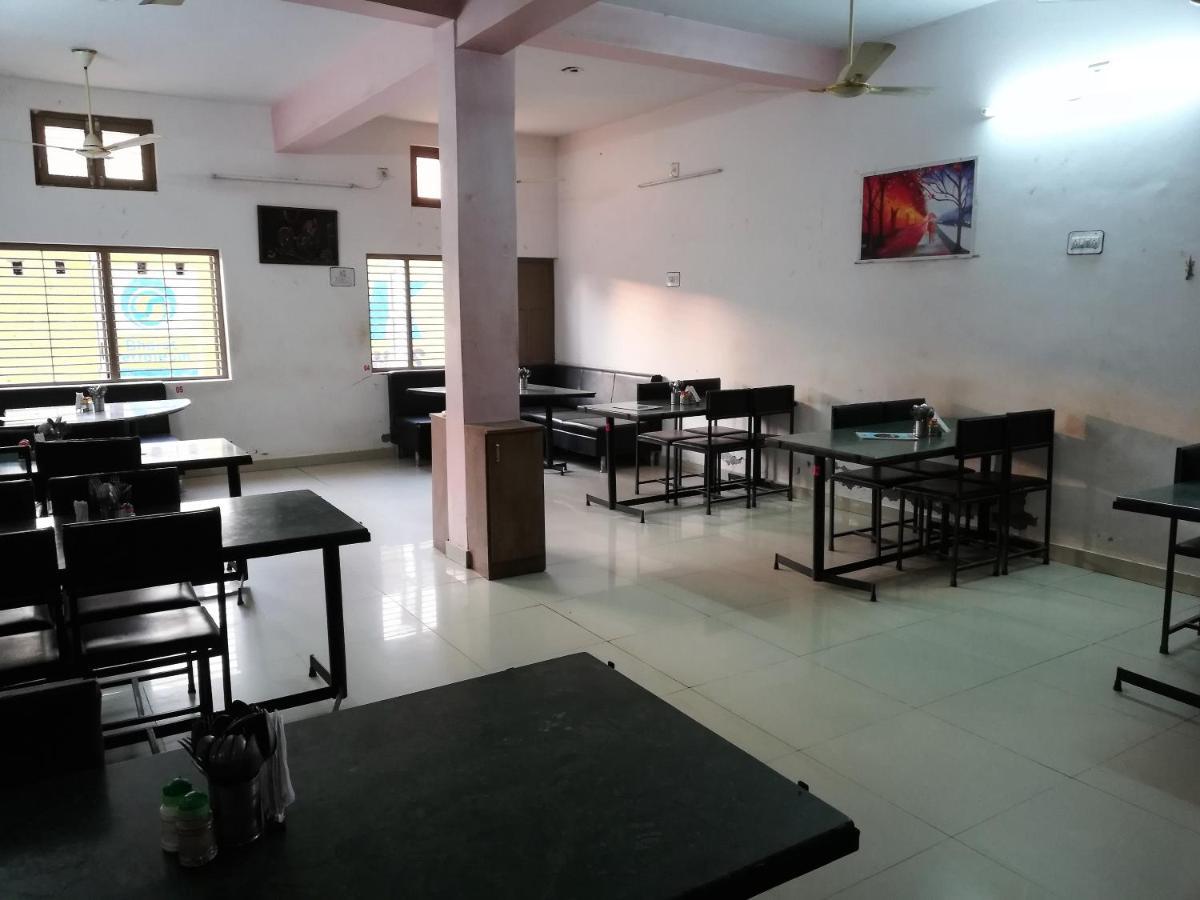 Hotel Shiv Regency Kukma Bagian luar foto