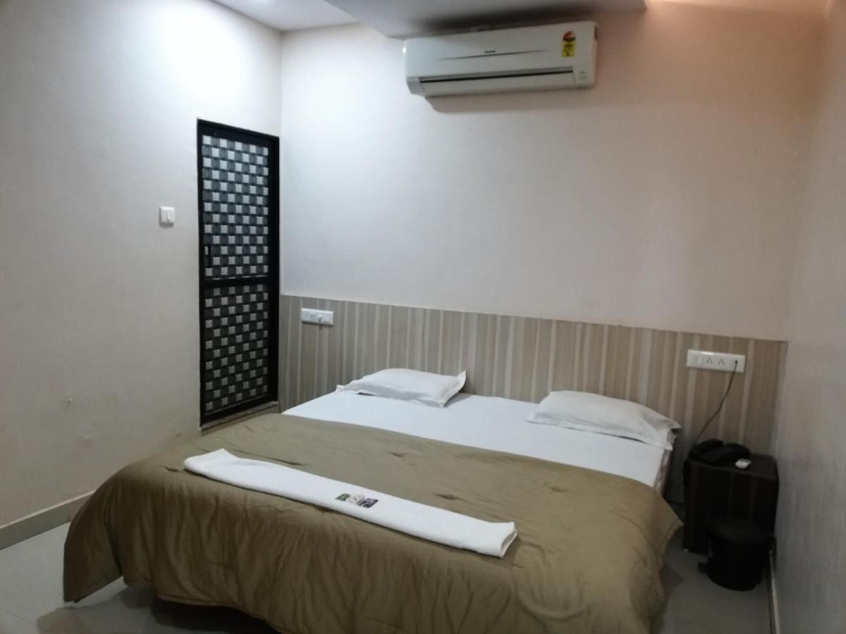 Hotel Shiv Regency Kukma Bagian luar foto