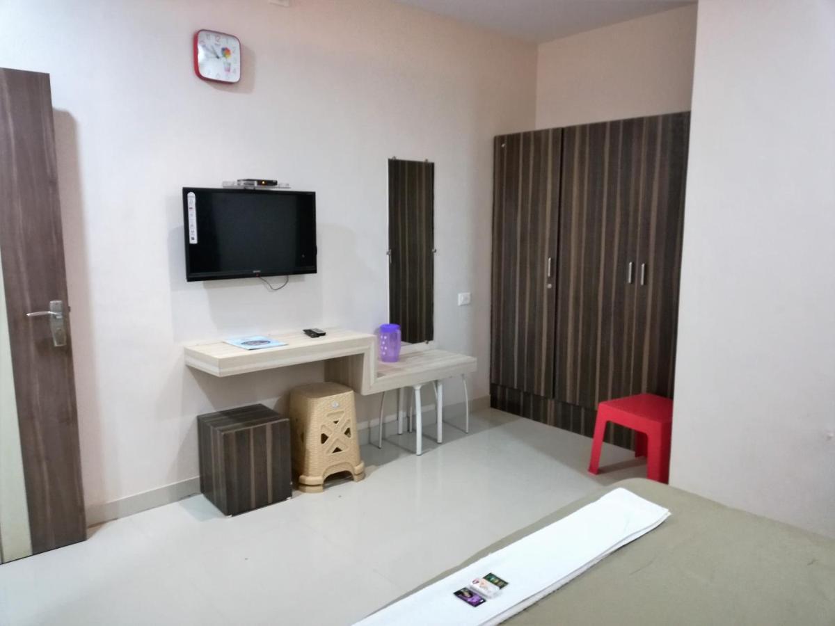 Hotel Shiv Regency Kukma Bagian luar foto